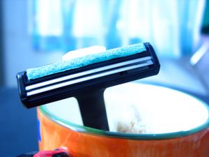 shaving razor Toss this!
